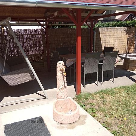 Gyoengyvirag Apartmanhaz Hajduszoboszlo Bagian luar foto