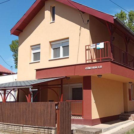 Gyoengyvirag Apartmanhaz Hajduszoboszlo Bagian luar foto