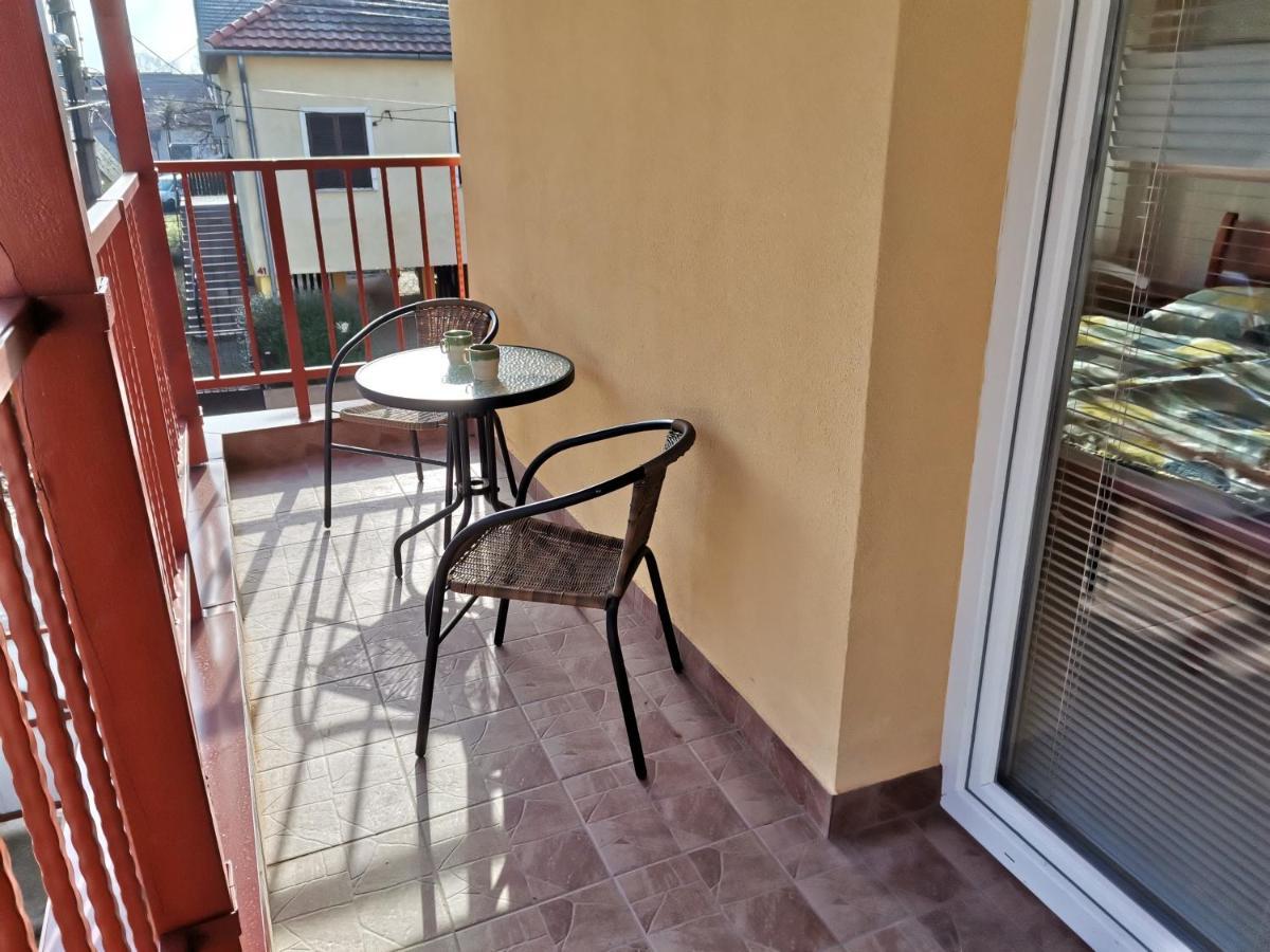 Gyoengyvirag Apartmanhaz Hajduszoboszlo Bagian luar foto
