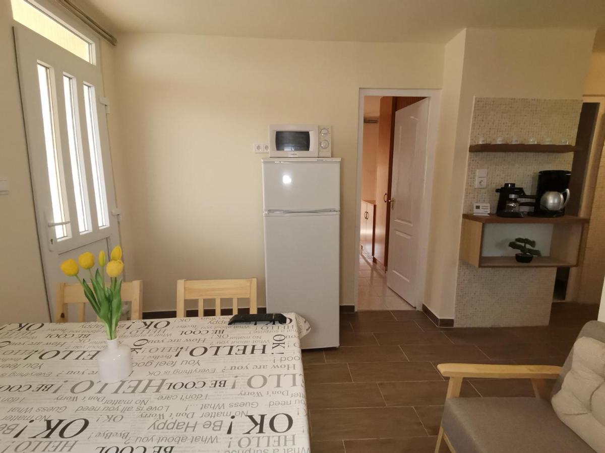 Gyoengyvirag Apartmanhaz Hajduszoboszlo Bagian luar foto