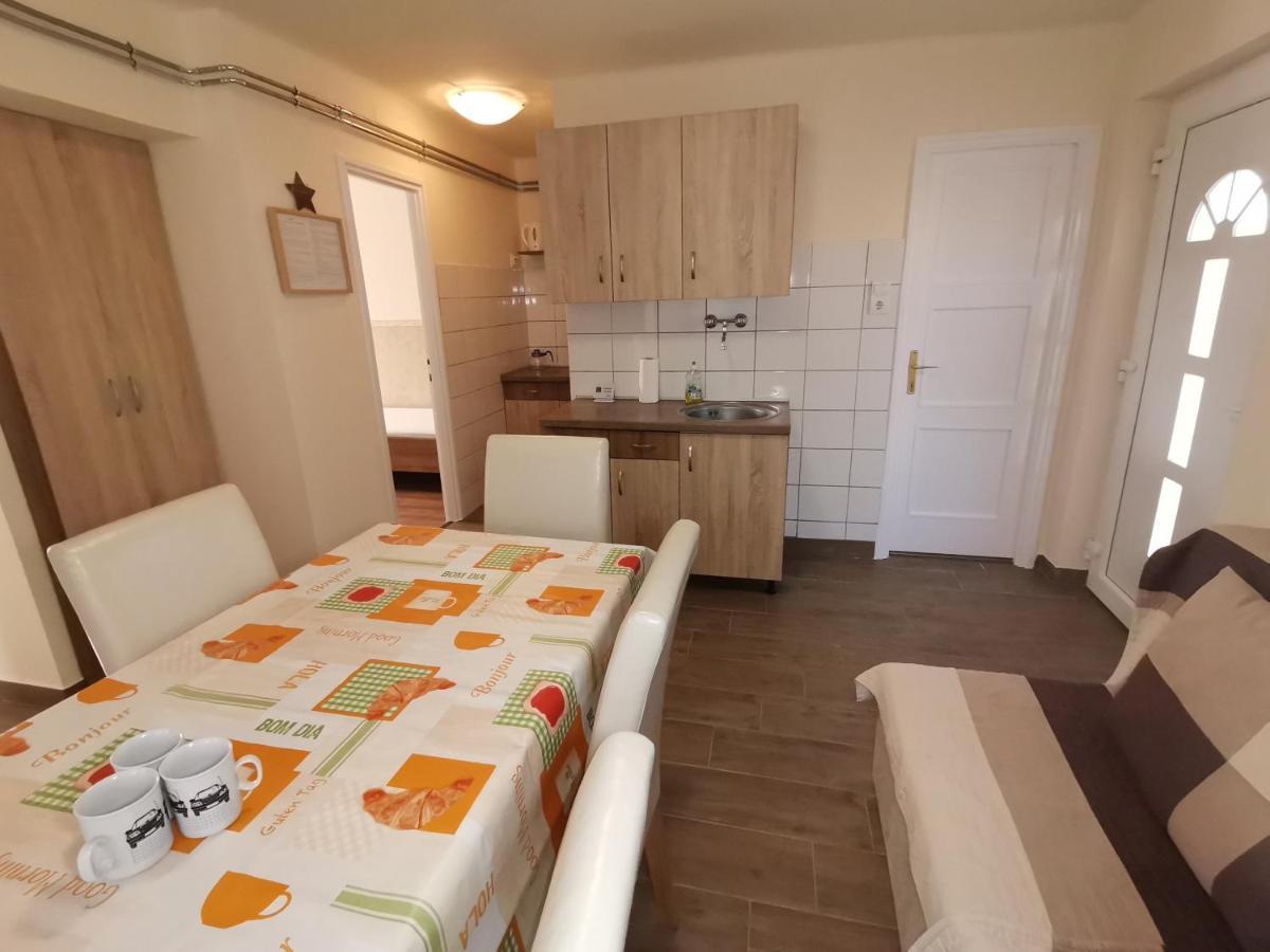 Gyoengyvirag Apartmanhaz Hajduszoboszlo Bagian luar foto