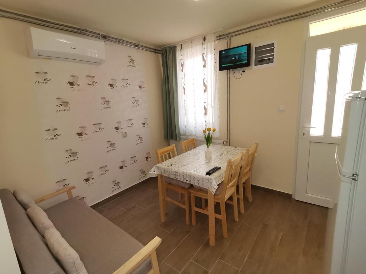 Gyoengyvirag Apartmanhaz Hajduszoboszlo Bagian luar foto
