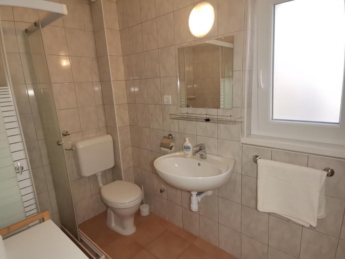 Gyoengyvirag Apartmanhaz Hajduszoboszlo Bagian luar foto