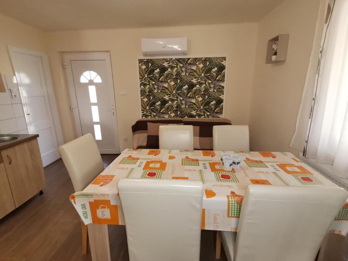 Gyoengyvirag Apartmanhaz Hajduszoboszlo Bagian luar foto
