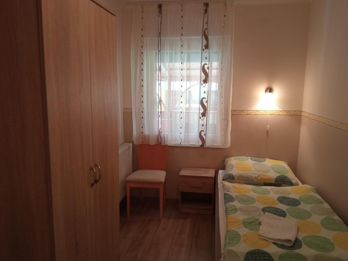 Gyoengyvirag Apartmanhaz Hajduszoboszlo Bagian luar foto