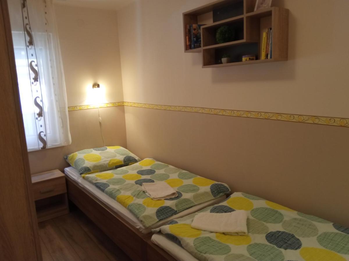 Gyoengyvirag Apartmanhaz Hajduszoboszlo Bagian luar foto