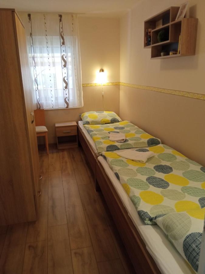 Gyoengyvirag Apartmanhaz Hajduszoboszlo Bagian luar foto