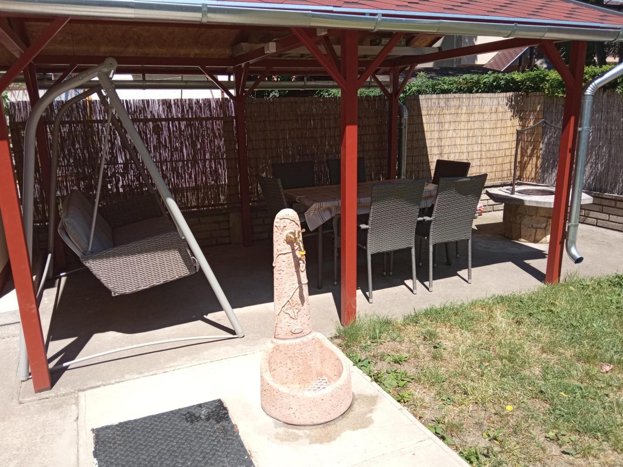 Gyoengyvirag Apartmanhaz Hajduszoboszlo Bagian luar foto