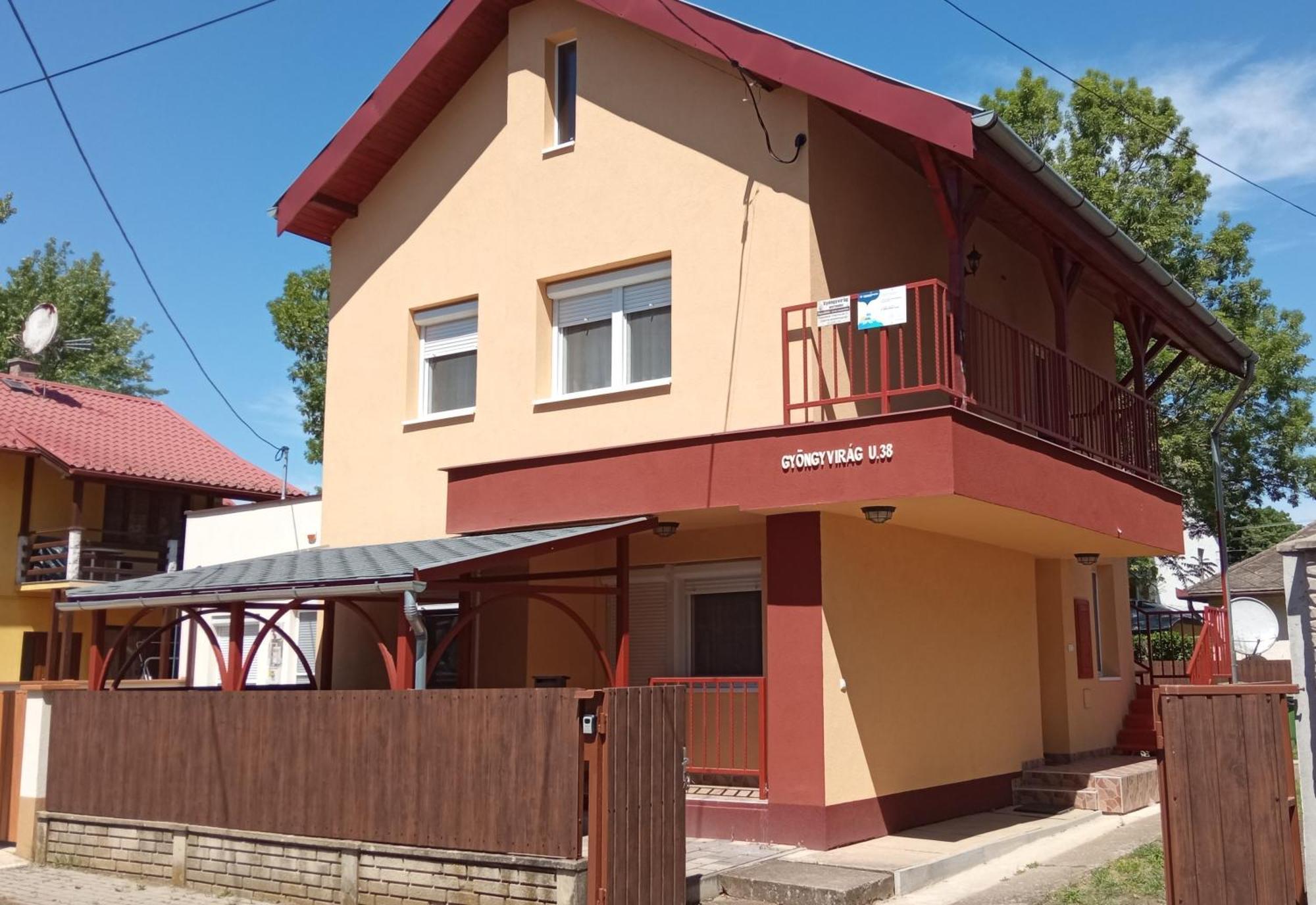 Gyoengyvirag Apartmanhaz Hajduszoboszlo Bagian luar foto